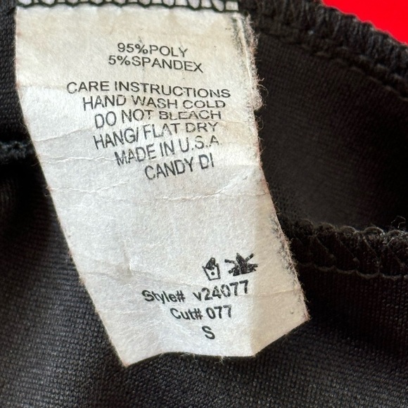 Very beautiful red and black with gold and ivory buttons elegant dress - Picture 3 of 8